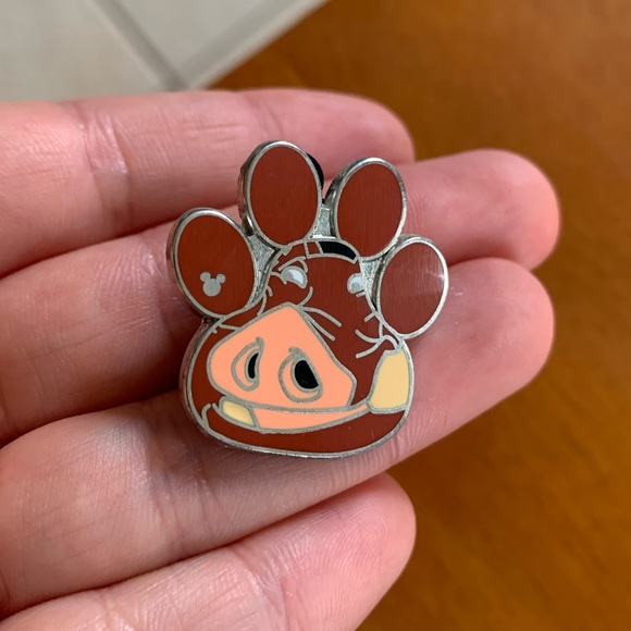 Pumbaa paw print The Lion King Disney pin - Picture 2 of 3